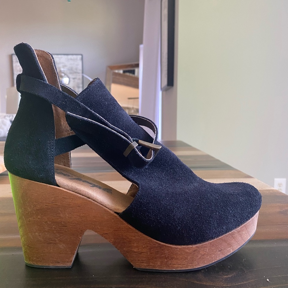EUC worn one time. Lucky Brand cute mule shoes.